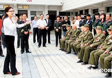 艺术家在延安开展文艺慰问活动